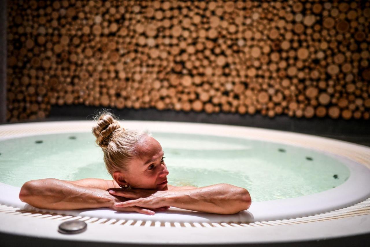 Hotel Bonifacio Spa&Sport Resort Sochocin Extérieur photo